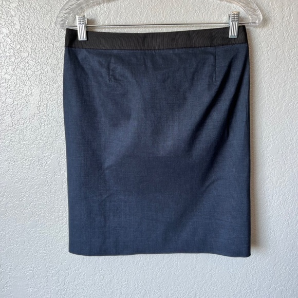 Theory Thais pencil skirt with subtle navy stripes - Picture 2 of 11